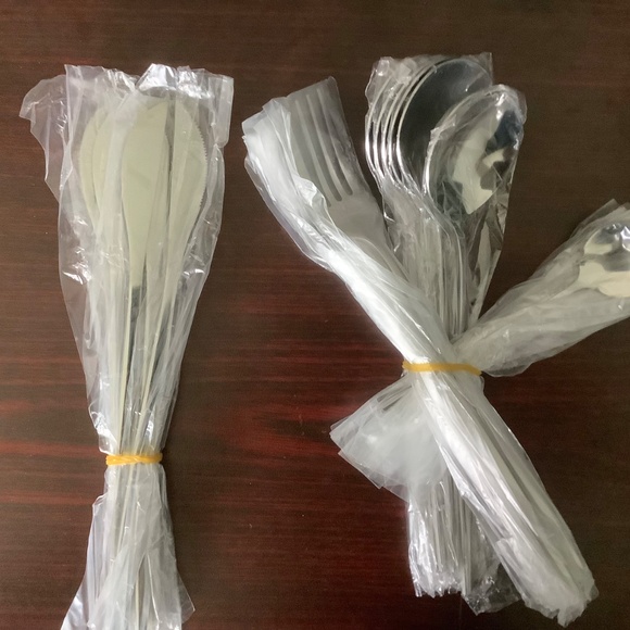 HIGH GRADE TABLEWARE / FLATWARE / CUTLERY SET - Picture 2 of 4